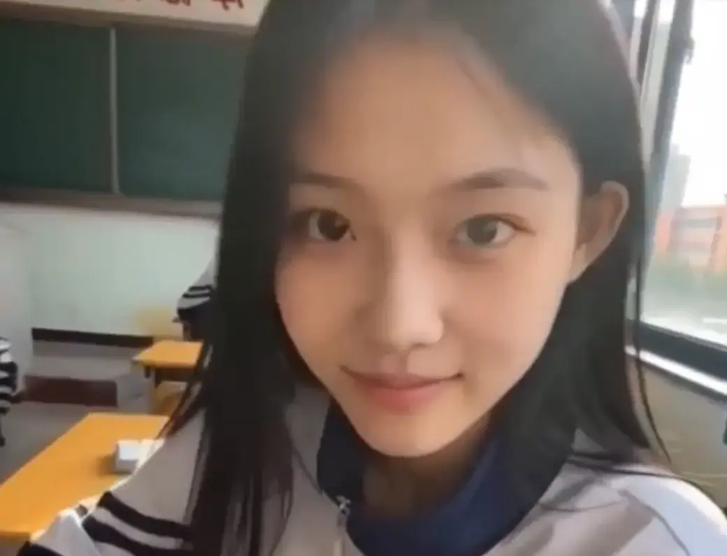 黄果AI短剧《我的十八岁女友》无删减版免费在线观看 - 4K蓝光画质极速加载 - 高甜治愈结局太甜 - 追完又想谈恋爱了